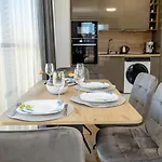Apartmán Modern Flat With Parking Spot - St Constantine & Helena By Flat Manаger *