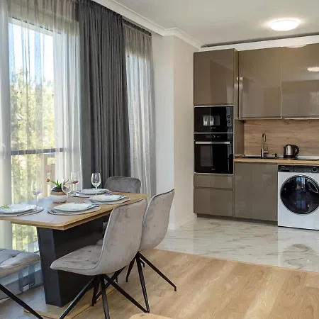 Modern Flat With Parking Spot - St Constantine & Helena By Flat Manаger Apartman *