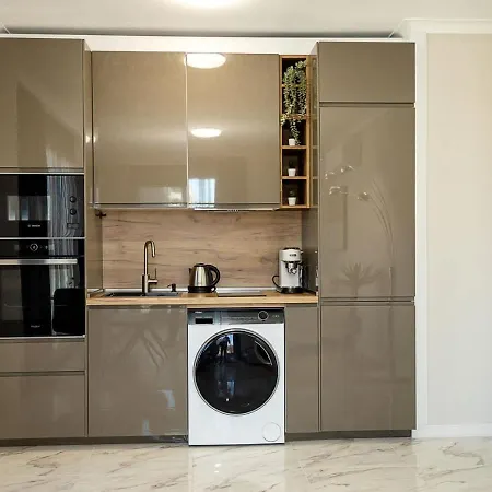 Modern Flat With Parking Spot - St Constantine & Helena By Flat Manаger Apartman *
