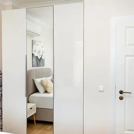 Apartman Modern Flat With Parking Spot - St Constantine & Helena By Flat Manаger